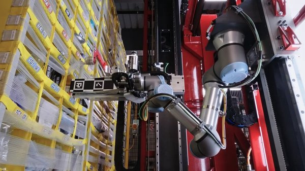 Amazon’s Vulcan Robots Now Stow Items Faster Than Humans cover