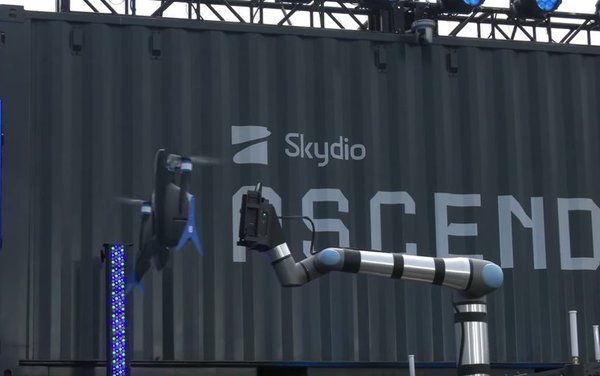 Skydio - Universal Robots drone catching solution cover