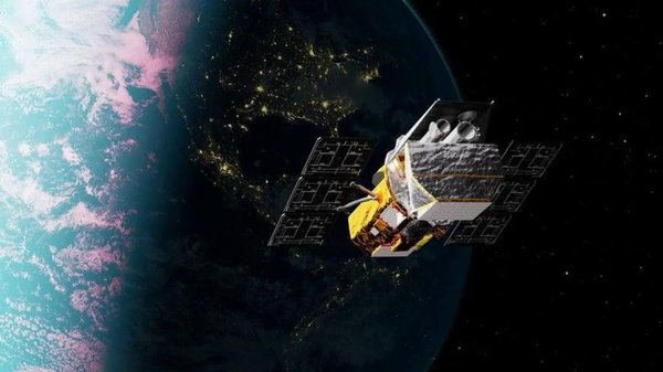 Nasa launches robot to save Swift telescope falling to Earth cover