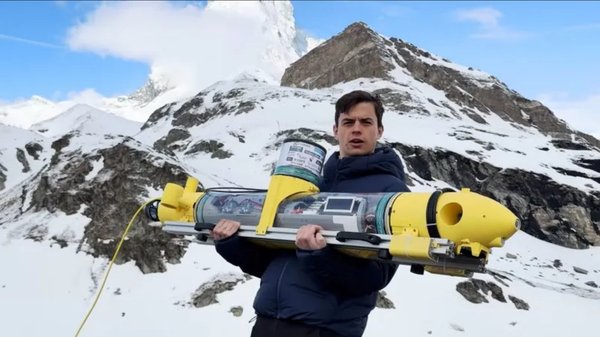 Submersible Drone Analyzes Ice cover